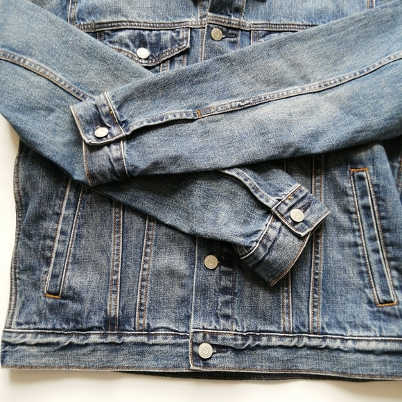 Gap Blue Denim Jacket Small NWT - Picture 3 of 9